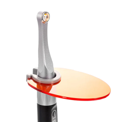 Woodpecker iLED II. Herdelampe med sterk lysintensitet, bred herdespekter og optimert lys