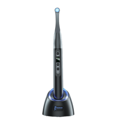 Woodpecker iLED II. Herdelampe med sterk lysintensitet, bred herdespekter og optimert lys